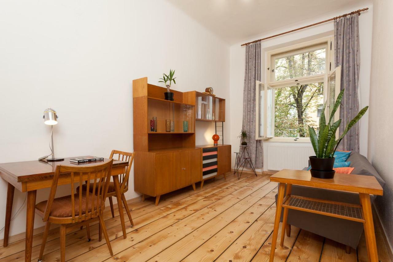 Art Nouveau Meets Mid-century Modern. Apartmán